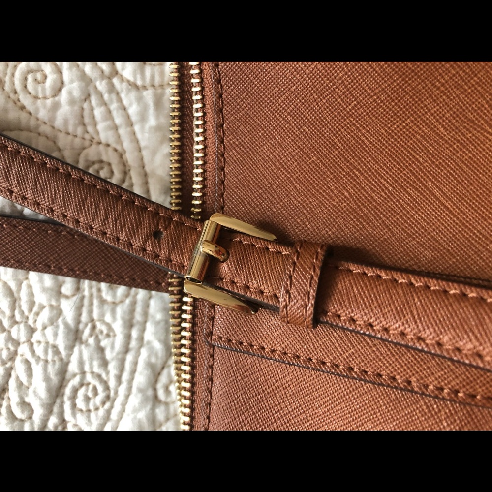 Michael Kors Jet Set Lg Saffiano Leather Zip Tote - Picture 4 of 16